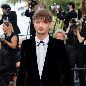 Niels Schneider - Montée des marches pour la cérémonie de clôture du 75ème Festival International du Film de Cannes. Le 28 mai 2022 © Olivier Borde / Bestimage 