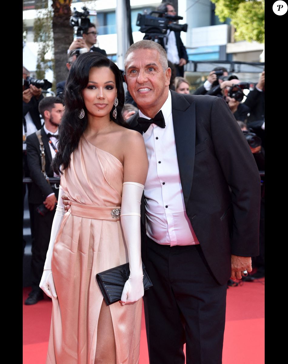 Samy Naceri et sa compagne Athéna - Montée des marches pour la cérémonie de clôture du 75ème Festival International du Film de Cannes. Le 28 mai 2022 © Giancarlo Gorassini / Bestimage