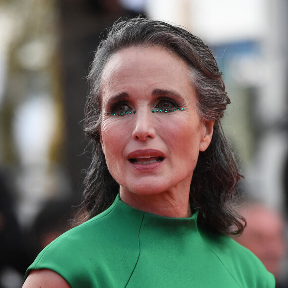 Andie MacDowell - Montée des marches pour la cérémonie de clôture du 75ème Festival International du Film de Cannes.