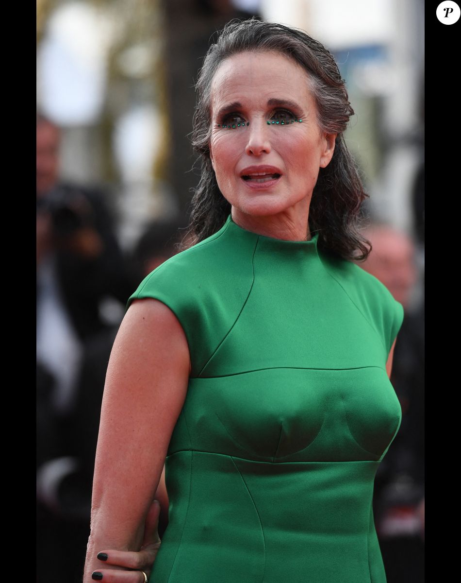 Andie MacDowell - Montée des marches pour la cérémonie de clôture du 75ème Festival International du Film de Cannes.
