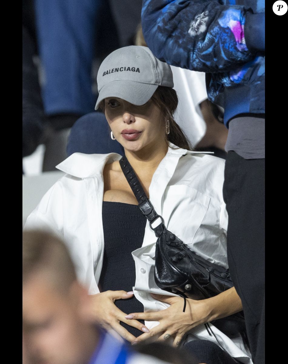 Nabilla Vergara (enceinte) - Les célébrités assistent à la victoire du Real Madrid face à Liverpool (1-0) en finale de la Ligue des Champions au stade de France. © Cyril Moreau / Bestimage