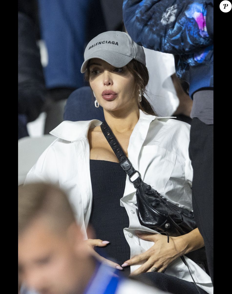 Nabilla Vergara (enceinte) - Les célébrités assistent à la victoire du Real Madrid face à Liverpool (1-0) en finale de la Ligue des Champions au stade de France, le 28 mai 2022. © Cyril Moreau / Bestimage