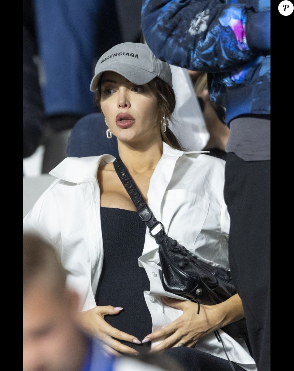 Nabilla Vergara (enceinte) - Les célébrités assistent à la victoire du Real Madrid face à Liverpool (1-0) en finale de la Ligue des Champions au stade de France, le 28 mai 2022. © Cyril Moreau / Bestimage