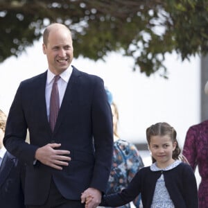 Le prince William, duc de Cambridge, le prince George de Cambridge, et la princesse Charlotte de Cambridge, arrivent à la chapelle Saint-Georges de Windsor pour assister à la messe de Pâques, le 17 avril 2022.