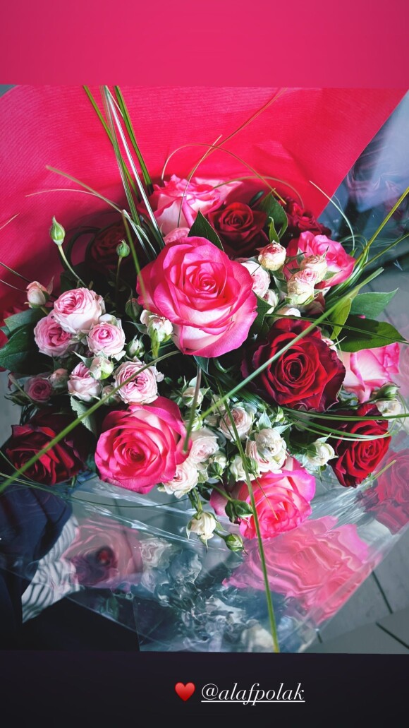 Le bouquet de roses offert par Julian Alaphilippe à sa compagne, Marion Rousse.