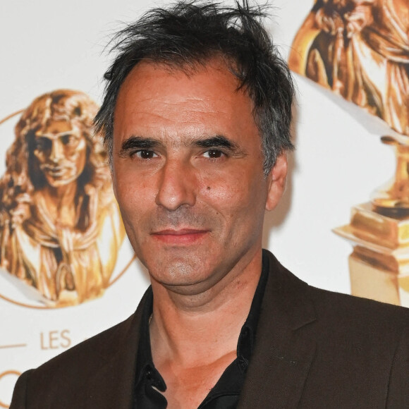 Samuel Benchetrit au photocall de la 33ème cérémonie des Molière aux Folies Bergère à Paris le 30 mai 2022. © Coadic Guirec / Bestimage 