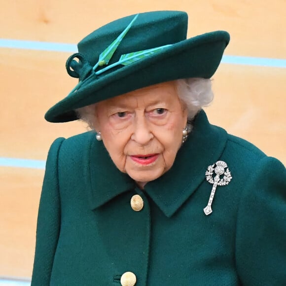 La reine Elisabeth II d'Angleterre, le prince Charles, prince de Galles, et Camilla Parker Bowles, duchesse de Cornouailles, au Parlement écossais à Edimbourg, Ecosse, Royaume Uni, le 2 octobre 2021.