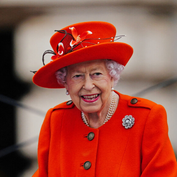 La reine Elisabeth II d'Angleterre au lancement du Queen's Baton, relais des Jeux du Commonwealth 2022, au palais de Buckingham à Londres, Royaume Uni, le 7, 2021. Le relais du bâton de la Reine de Birmingham 2022 visitera les 72 nations et territoires du Commonwealth pendant 294 jours et couvrira environ 90 000 milles.