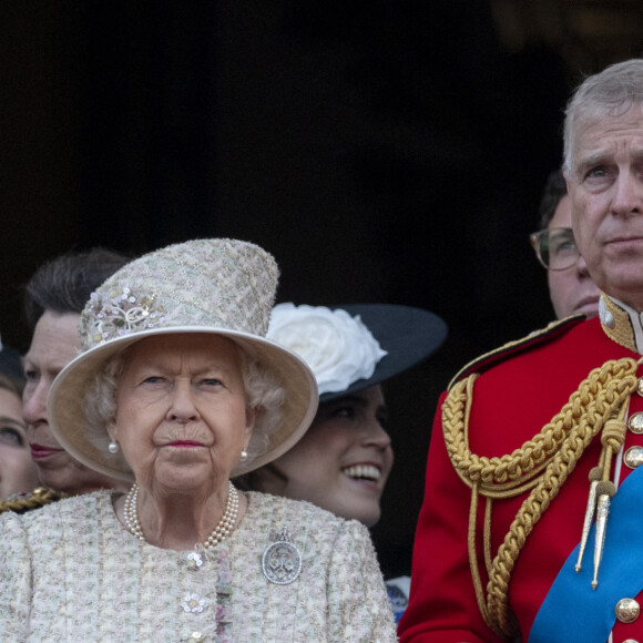 La reine Elizabeth II d'Angleterre, le prince Andrew, duc d'York - La famille royale au balcon du palais de Buckingham lors de la parade Trooping the Colour 2019, célébrant le 93ème anniversaire de la reine Elisabeth II, Londres, le 8 juin 2019.