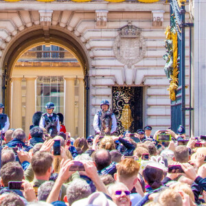 Frederick Windsor, Sophie Winkleman, Michael de Kent, Marie-Christine von Reibnitz, le prince William, duc de Cambridge, et Catherine (Kate) Middleton, duchesse de Cambridge, le prince George de Cambridge, la princesse Charlotte de Cambridge, le prince Louis de Cambridge, Camilla Parker Bowles, duchesse de Cornouailles, le prince Charles, prince de Galles, la reine Elisabeth II d'Angleterre, le prince Andrew, duc d'York, le prince Harry, duc de Sussex, et Meghan Markle, duchesse de Sussex, la princesse Beatrice d'York, la princesse Eugenie d'York, la princesse Anne, Savannah Phillips, Isla Phillips, Autumn Phillips, Peter Philips, James Mountbatten-Windsor, vicomte Severn- La famille royale au balcon du palais de Buckingham lors de la parade Trooping the Colour 2019, célébrant le 93ème anniversaire de la reine Elisabeth II, londres, le 8 juin 2019.