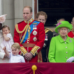 Kate Catherine Middleton, duchesse de Cambridge, la princesse Charlotte, le prince George, le prince William, le prince Harry, la reine Elisabeth II d'Angleterre et le prince Philip, duc d'Edimbourg - La famille royale d'Angleterre au balcon du palais de Buckingham lors de la parade "Trooping The Colour" à l'occasion du 90ème anniversaire de la reine. Le 11 juin 2016