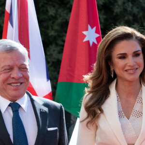 Le prince Charles, le roi Abdallah II et la reine Rania de Jordanie - Le prince de Galles et sa femme la duchesse de Cornouailles sont reçus au palais Al Husseiniya à Amman par le roi et la reine de Jordanie, à l'occasion de leur visite officielle en Jordanie. Le 16 novembre 2021 