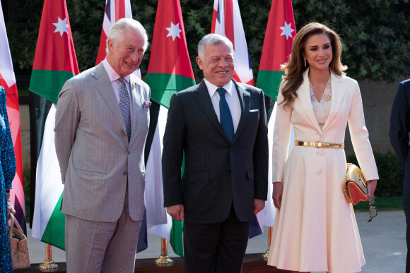 Le prince Charles, le roi Abdallah II et la reine Rania de Jordanie - Le prince de Galles et sa femme la duchesse de Cornouailles sont reçus au palais Al Husseiniya à Amman par le roi et la reine de Jordanie, à l'occasion de leur visite officielle en Jordanie. Le 16 novembre 2021 