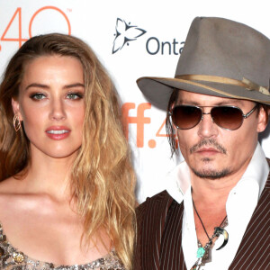 Johnny Depp et sa compagne Amber Heard (robe Elie Saab) - Première du film "The Danish Girl" au festival International du film de Toronto (TIFF) le 12 septembre 2015 