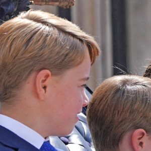 Le prince George, le prince Louis et la princesse Charlotte - Les membres de la famille royale lors de la parade militaire "Trooping the Colour" dans le cadre de la célébration du jubilé de platine (70 ans de règne) de la reine Elizabeth II à Londres, le 2 juin 2022. 