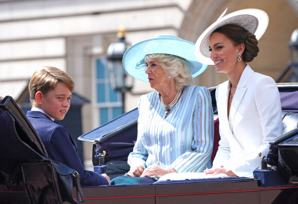 Le prince George, Camilla Parker Bowles, duchesse de Cornouailles, Catherine Kate Middleton, duchesse de Cambridge - Les membres de la famille royale lors de la parade militaire "Trooping the Colour" dans le cadre de la célébration du jubilé de platine (70 ans de règne) de la reine Elizabeth II à Londres, le 2 juin 2022.