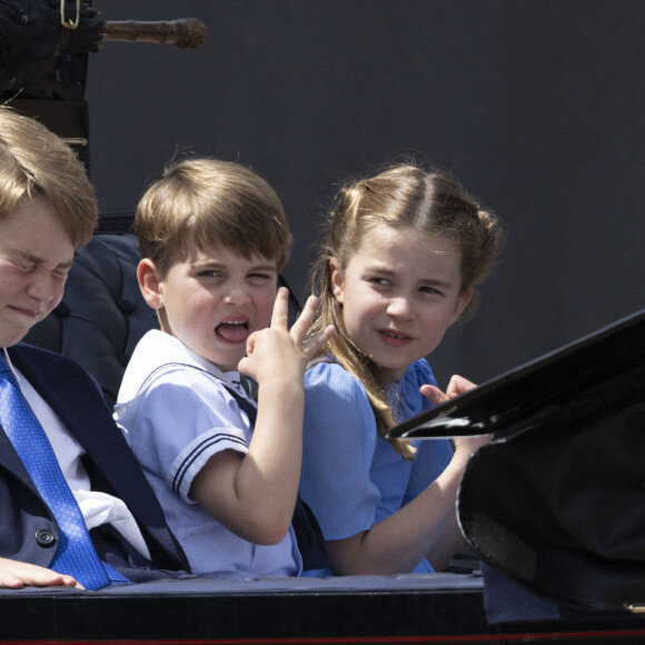 Le prince George, le prince Louis et la princesse Charlotte - Les membres de la famille royale lors de la parade militaire "Trooping the Colour" dans le cadre de la célébration du jubilé de platine (70 ans de règne) de la reine Elizabeth II à Londres, le 2 juin 2022. 