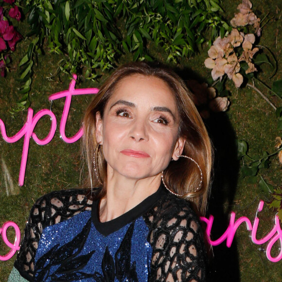 Clotilde Courau - People à la soirée "Kimpton Music Festival" à l'hôtel Kimpton Saint-Honoré à Paris. Le 1er juin 2022 © Christophe Clovis / Bestimage Le 1er juin 2022, le Kimpton St Honoré Paris a réalisé son premier Kimpton Festival en présence de nombreuses célébrités, en plein coeur de Paris. Le Directeur Régional du groupe hôtelier IHG, C.Laure, la Directrice Générale de l'hôtel Kimpton St Honoré Paris, L.Elmaleh ainsi que la fondatrice de l'agence de RP Sandra and Co, S.Sisley ont convié les personnalités à une soirée musicale exceptionnelle : concert privé du pianiste virtuose S.Pamart, DJ set enflammé de Polocorp et showcase de la plus célèbre des drag queens françaises N.Doll... Cet événement festif était également l'occasion de (re)découvrir ce joyau architectural inauguré en août dernier. Le boutique hôtel 5 étoiles dispose d'un magnifique rooftop bar, Sequoia, où les convives ont pu profiter d'une vue à 360 degrés sur les monuments parisiens. La fête s'est poursuivie au sein du restaurant californien de l'hôtel, Montecito, où les invités ont dansé jusqu'au bout de la nuit. Cette nouvelle adresse apporte un nouveau souffle à l'hôtellerie de luxe avec son design ludique et se démarque par son style élégant et décontracté. Les noctambules s'y sont réunis pour célébrer le pride month autour d'une programmation musicale inédite et une scénographie majestueuse digne des plus grands festivals. A night to remember!