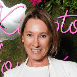 Emmanuelle Bercot - People à la soirée "Kimpton Music Festival" à l'hôtel Kimpton Saint-Honoré à Paris. Le 1er juin 2022 © Christophe Clovis / Bestimage Le 1er juin 2022, le Kimpton St Honoré Paris a réalisé son premier Kimpton Festival en présence de nombreuses célébrités, en plein coeur de Paris. Le Directeur Régional du groupe hôtelier IHG, C.Laure, la Directrice Générale de l'hôtel Kimpton St Honoré Paris, L.Elmaleh ainsi que la fondatrice de l'agence de RP Sandra and Co, S.Sisley ont convié les personnalités à une soirée musicale exceptionnelle : concert privé du pianiste virtuose S.Pamart, DJ set enflammé de Polocorp et showcase de la plus célèbre des drag queens françaises N.Doll... Cet événement festif était également l'occasion de (re)découvrir ce joyau architectural inauguré en août dernier. Le boutique hôtel 5 étoiles dispose d'un magnifique rooftop bar, Sequoia, où les convives ont pu profiter d'une vue à 360 degrés sur les monuments parisiens. La fête s'est poursuivie au sein du restaurant californien de l'hôtel, Montecito, où les invités ont dansé jusqu'au bout de la nuit. Cette nouvelle adresse apporte un nouveau souffle à l'hôtellerie de luxe avec son design ludique et se démarque par son style élégant et décontracté. Les noctambules s'y sont réunis pour célébrer le pride month autour d'une programmation musicale inédite et une scénographie majestueuse digne des plus grands festivals. A night to remember!