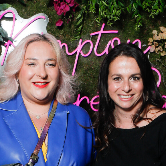 Marilou Berry, Laetita Elmaleh (general manager Kimpton St Honoré Paris) - People à la soirée "Kimpton Music Festival" à l'hôtel Kimpton Saint-Honoré à Paris. Le 1er juin 2022 © Christophe Clovis / Bestimage Le 1er juin 2022, le Kimpton St Honoré Paris a réalisé son premier Kimpton Festival en présence de nombreuses célébrités, en plein coeur de Paris. Le Directeur Régional du groupe hôtelier IHG, C.Laure, la Directrice Générale de l'hôtel Kimpton St Honoré Paris, L.Elmaleh ainsi que la fondatrice de l'agence de RP Sandra and Co, S.Sisley ont convié les personnalités à une soirée musicale exceptionnelle : concert privé du pianiste virtuose S.Pamart, DJ set enflammé de Polocorp et showcase de la plus célèbre des drag queens françaises N.Doll... Cet événement festif était également l'occasion de (re)découvrir ce joyau architectural inauguré en août dernier. Le boutique hôtel 5 étoiles dispose d'un magnifique rooftop bar, Sequoia, où les convives ont pu profiter d'une vue à 360 degrés sur les monuments parisiens. La fête s'est poursuivie au sein du restaurant californien de l'hôtel, Montecito, où les invités ont dansé jusqu'au bout de la nuit. Cette nouvelle adresse apporte un nouveau souffle à l'hôtellerie de luxe avec son design ludique et se démarque par son style élégant et décontracté. Les noctambules s'y sont réunis pour célébrer le pride month autour d'une programmation musicale inédite et une scénographie majestueuse digne des plus grands festivals. A night to remember!