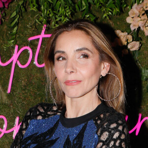 Clotilde Courau - People à la soirée "Kimpton Music Festival" à l'hôtel Kimpton Saint-Honoré à Paris. Le 1er juin 2022 © Christophe Clovis / Bestimage Le 1er juin 2022, le Kimpton St Honoré Paris a réalisé son premier Kimpton Festival en présence de nombreuses célébrités, en plein coeur de Paris. Le Directeur Régional du groupe hôtelier IHG, C.Laure, la Directrice Générale de l'hôtel Kimpton St Honoré Paris, L.Elmaleh ainsi que la fondatrice de l'agence de RP Sandra and Co, S.Sisley ont convié les personnalités à une soirée musicale exceptionnelle : concert privé du pianiste virtuose S.Pamart, DJ set enflammé de Polocorp et showcase de la plus célèbre des drag queens françaises N.Doll... Cet événement festif était également l'occasion de (re)découvrir ce joyau architectural inauguré en août dernier. Le boutique hôtel 5 étoiles dispose d'un magnifique rooftop bar, Sequoia, où les convives ont pu profiter d'une vue à 360 degrés sur les monuments parisiens. La fête s'est poursuivie au sein du restaurant californien de l'hôtel, Montecito, où les invités ont dansé jusqu'au bout de la nuit. Cette nouvelle adresse apporte un nouveau souffle à l'hôtellerie de luxe avec son design ludique et se démarque par son style élégant et décontracté. Les noctambules s'y sont réunis pour célébrer le pride month autour d'une programmation musicale inédite et une scénographie majestueuse digne des plus grands festivals. A night to remember!