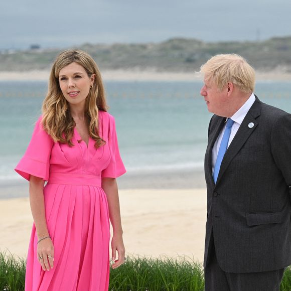 Le Premier ministre Boris Johnson et sa femme Carrie lors de l'accueil officiel au sommet des dirigeants du G7 à Carbis Bay, Royaume Uni, le 11 juin 2021.