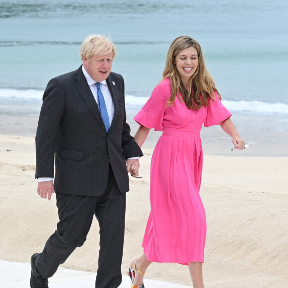 Le Premier ministre Boris Johnson et sa femme Carrie lors de l'accueil officiel au sommet des dirigeants du G7 à Carbis Bay, Royaume Uni, le 11 juin 2021.