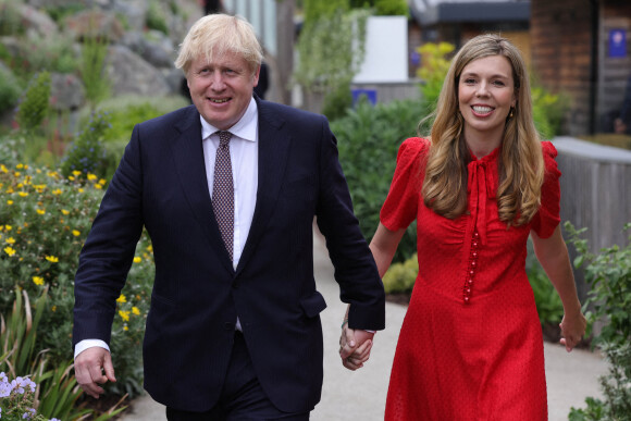 Le Premier ministre britannique Boris Johnson et sa femme Carrie avant le sommet du G7 à Carbis Bay, Royaume Uni, le 10 juin 2021.