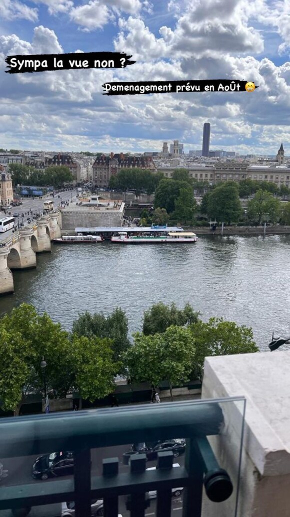 Stéphane Plaza a partagé cette photo sur Instagram, visiblement depuis son nouvel appartement. Juin 2022.