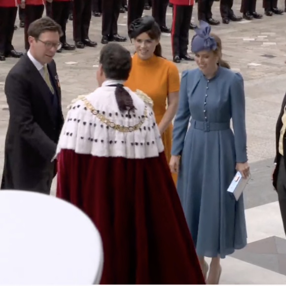 Les princesses Eugenie et Beatrice d'York et leurs époux respectifs arrivent à la messe, en la Cathédrale Saint-Paul ce vendredi 3 juin 2022