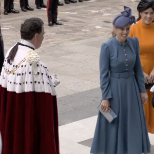 Les princesses Eugenie et Beatrice d'York et leurs époux respectifs arrivent à la messe, en la Cathédrale Saint-Paul ce vendredi 3 juin 2022