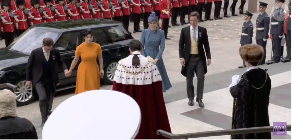 Les princesses Eugenie et Beatrice d'York et leurs époux respectifs arrivent à la messe, en la Cathédrale Saint-Paul ce vendredi 3 juin 2022