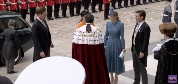 Les princesses Eugenie et Beatrice d'York et leurs époux respectifs arrivent à la messe, en la Cathédrale Saint-Paul ce vendredi 3 juin 2022