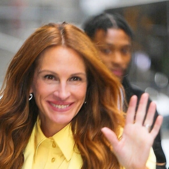 Julia Roberts se rend sur l'émission "The Late Show with Stephen Colbert" à New York le 18 avril 2022.