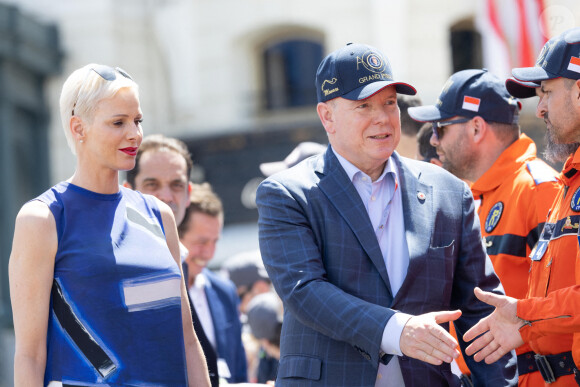 Le prince Albert II et la princesse Charlène de Monaco rendent visite aux bénévoles de la croix rouge du Grand Prix de Formule 1 de Monaco, le 28 mai 2022. © Olivier Huitel/Pool Monaco/Bestimage