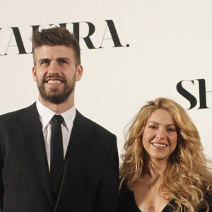 info du 4 juin 2022 - Gerard Piqué et la chanteuse Shakira officialisent leur séparation après douze ans de relation - La chanteuse Shakira est venue présenter son nouvel album, le 10 ème intitulée Shakira, en présence de Gerard Piqué à Barcelone le 20 mars 2014  Pique joins Shakira on stage for new album launch ahead of Barca's crunch Clasico clash with Real Madrid on 20/03/2014 in Barcelona 