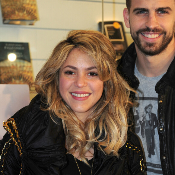 info du 4 juin 2022 - Gerard Piqué et la chanteuse Shakira officialisent leur séparation après douze ans de relation - Shakira et son compagnon Gerard Pique au lancement du nouveau livre de Joan Pique, le pere de Gerard, a Barcelone, le 14 mars 2013.