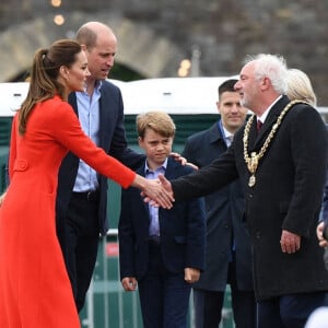 Kate Catherine Middleton, duchesse de Cambridge, le prince William, duc Cambridge, et le prince George - Le duc et la duchesse de Cambridge, et leurs enfants, en visite à Cardiff, à l'occasion du jubilé de platine de la reine d'Angleterre. Le 4 juin 2022 