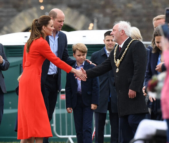Kate Catherine Middleton, duchesse de Cambridge, le prince William, duc Cambridge, et le prince George - Le duc et la duchesse de Cambridge, et leurs enfants, en visite à Cardiff, à l'occasion du jubilé de platine de la reine d'Angleterre. Le 4 juin 2022 
