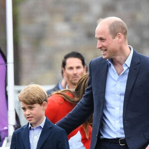 Le prince William, duc Cambridge, et le prince George - Le duc et la duchesse de Cambridge, et leurs enfants, en visite à Cardiff, à l'occasion du jubilé de platine de la reine d'Angleterre. Le 4 juin 2022 