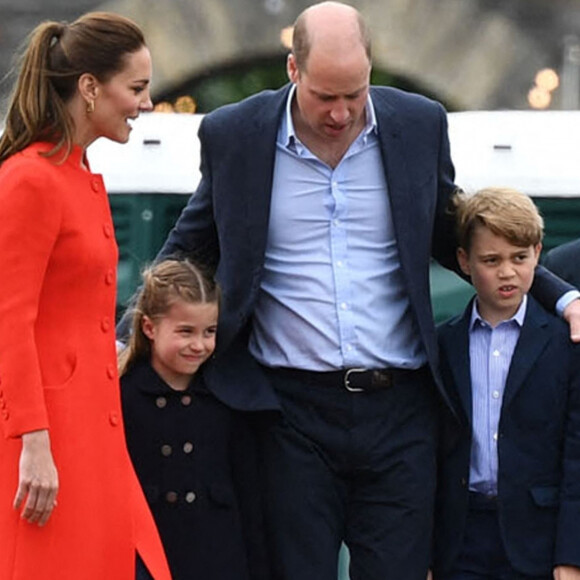 Kate Catherine Middleton, duchesse de Cambridge, le prince William, duc Cambridge, et leurs enfants, la princesse Charlotte et le prince George - Le duc et la duchesse de Cambridge, et leurs enfants, en visite à Cardiff, à l'occasion du jubilé de platine de la reine d'Angleterre. Le 4 juin 2022 