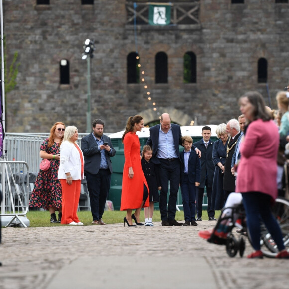 Kate Catherine Middleton, duchesse de Cambridge, le prince William, duc Cambridge, et le prince George - Le duc et la duchesse de Cambridge, et leurs enfants, en visite à Cardiff, à l'occasion du jubilé de platine de la reine d'Angleterre. Le 4 juin 2022 