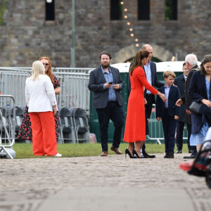 Kate Catherine Middleton, duchesse de Cambridge, le prince William, duc Cambridge, et le prince George - Le duc et la duchesse de Cambridge, et leurs enfants, en visite à Cardiff, à l'occasion du jubilé de platine de la reine d'Angleterre. Le 4 juin 2022 