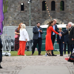 Kate Catherine Middleton, duchesse de Cambridge, le prince William, duc Cambridge, et le prince George - Le duc et la duchesse de Cambridge, et leurs enfants, en visite à Cardiff, à l'occasion du jubilé de platine de la reine d'Angleterre. Le 4 juin 2022 