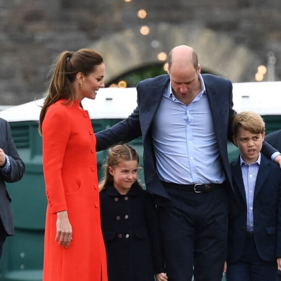 Kate Catherine Middleton, duchesse de Cambridge, le prince William, duc Cambridge, et leurs enfants, la princesse Charlotte et le prince George - Le duc et la duchesse de Cambridge, et leurs enfants, en visite à Cardiff, à l'occasion du jubilé de platine de la reine d'Angleterre. Le 4 juin 2022 