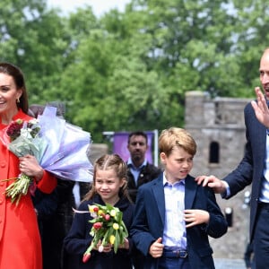 Kate Catherine Middleton, duchesse de Cambridge, le prince William, duc Cambridge, et leurs enfants, la princesse Charlotte et le prince George - Le duc et la duchesse de Cambridge, et leurs enfants, en visite à Cardiff, à l'occasion du jubilé de platine de la reine d'Angleterre. Le 4 juin 2022