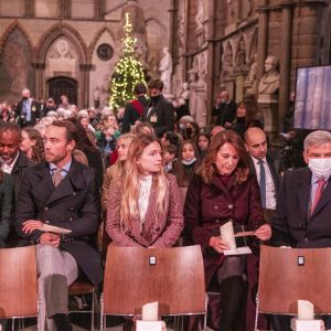La famille de la duchesse de Cambridge, Pippa Middleton, James Middleton, ses parents, Michael et Carolassistent au service de chant communautaire "Together At Christmas" à l'abbaye de Westminster, à Londres, le 8 décembre 2021.