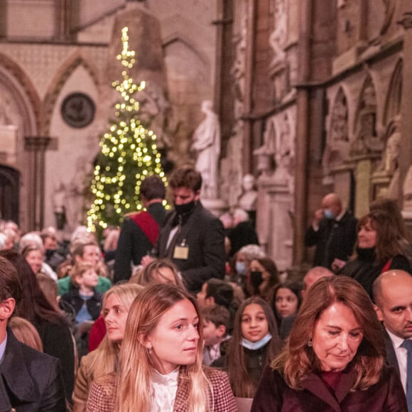 La famille de la duchesse de Cambridge, Pippa Middleton, James Middleton, ses parents, Michael et Carolassistent au service de chant communautaire "Together At Christmas" à l'abbaye de Westminster, à Londres, le 8 décembre 2021.