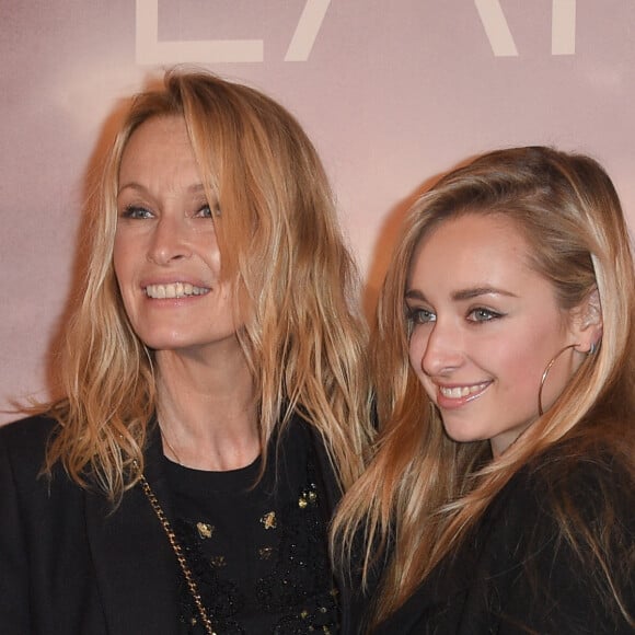 Estelle Lefébure avec sa fille Emma Smet à l'avant-première du film "Holy Lands" au cinéma UGC Normandie à Paris, le 4 décembre 2018. © Coadic Guirec/Bestimage 