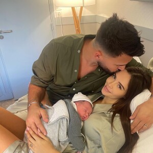 Nabilla a donné naissance à son deuxième enfant, un adorable petit garçon prénommé Leyann et né de ses amours avec son mari Thomas Vergara.